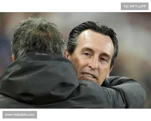 半场战报：里昂1-2巴黎，埃梅里、KK破门，维蒂尼亚两助