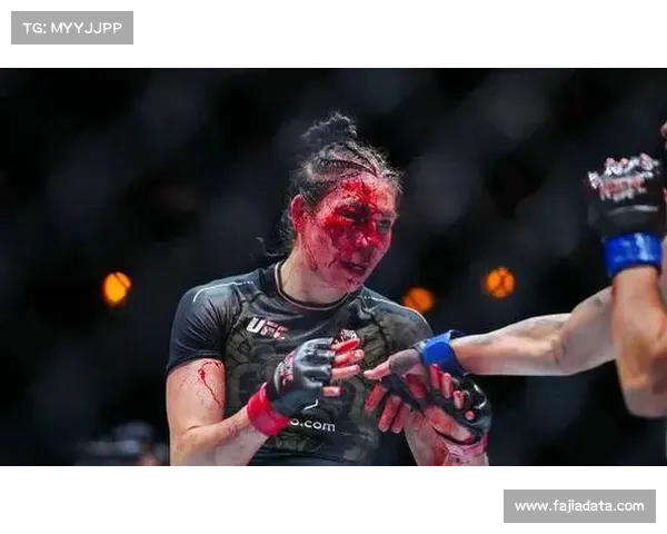 UFC 321因插眼事件终止，现场观众嘘声四起